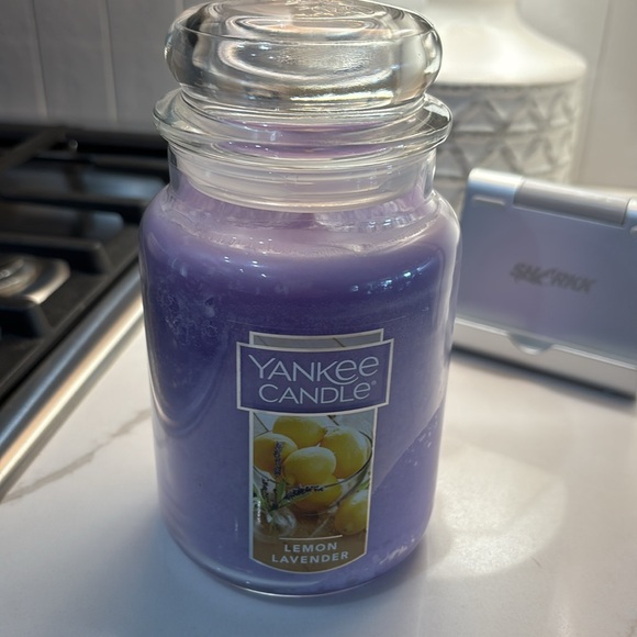 Sand + Paws 2-wick and Yankee candle - Picture 6 of 8
